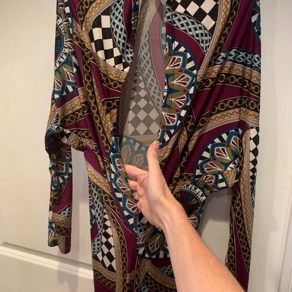 Gorgeous body skimming summer dress - Picture 3 of 5